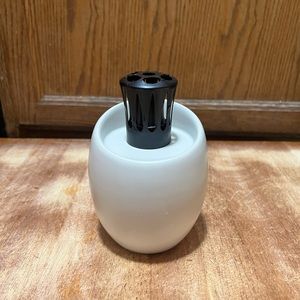 Lamp Berger burner in white.